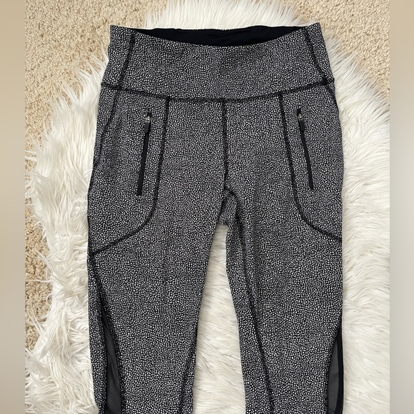 {Lululemon} Invigorate 7/8 Tight Legging in Chakra Print Alpine White Black - Picture 2 of 10